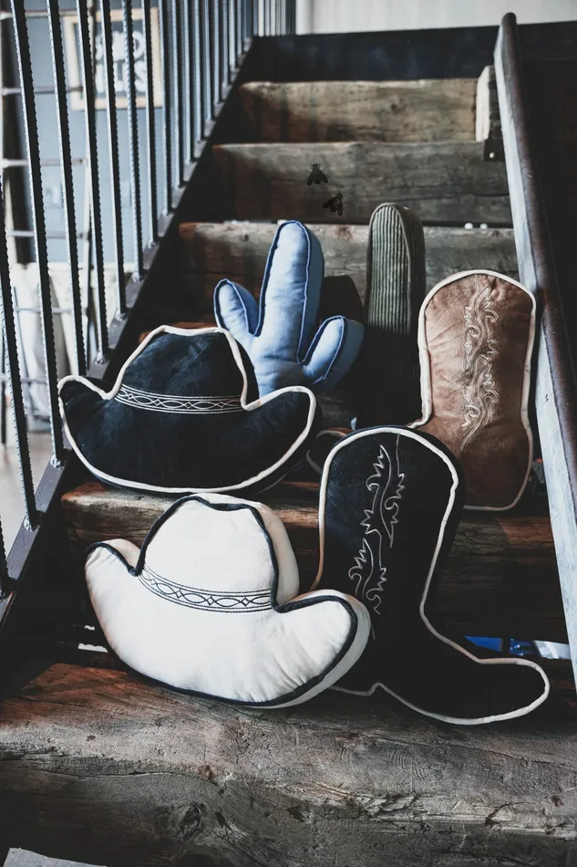 Earrings 2FLY SNOOZY BOOT PILLOW TAN