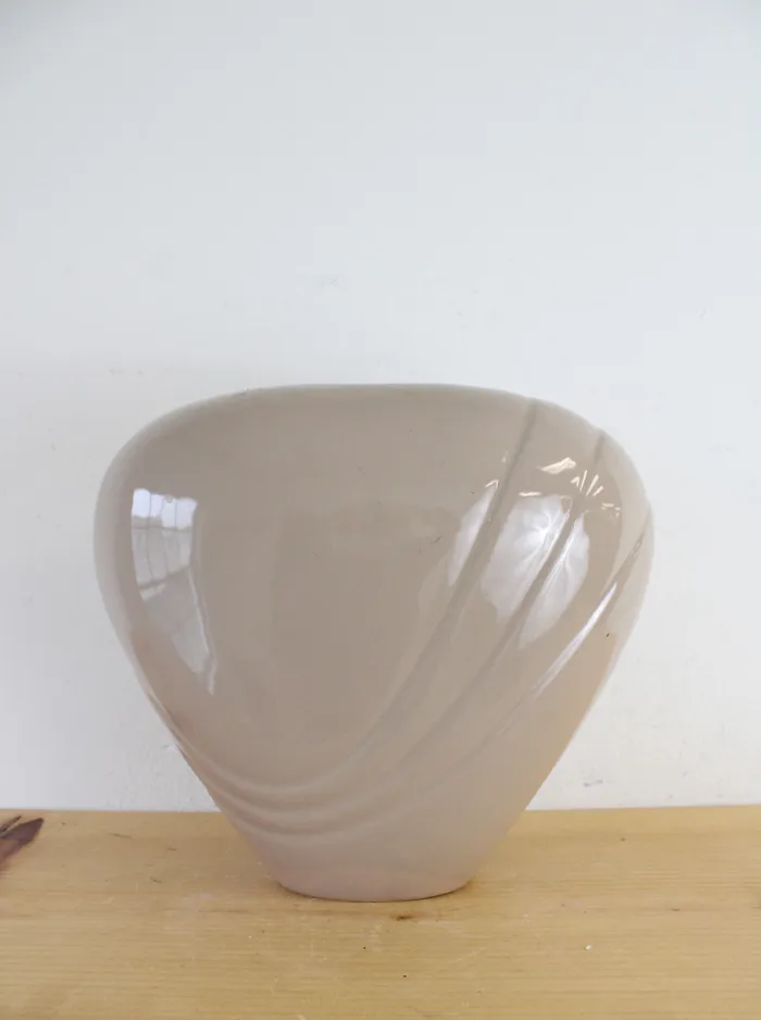 Earrings Haegar Vintage Tan Oval Shaped Ceramic Vase Haeger