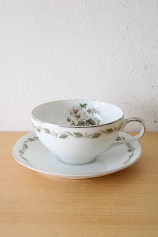 Flair Earrings Flair Fine China Japan Irene 4149 Teacup Saucer