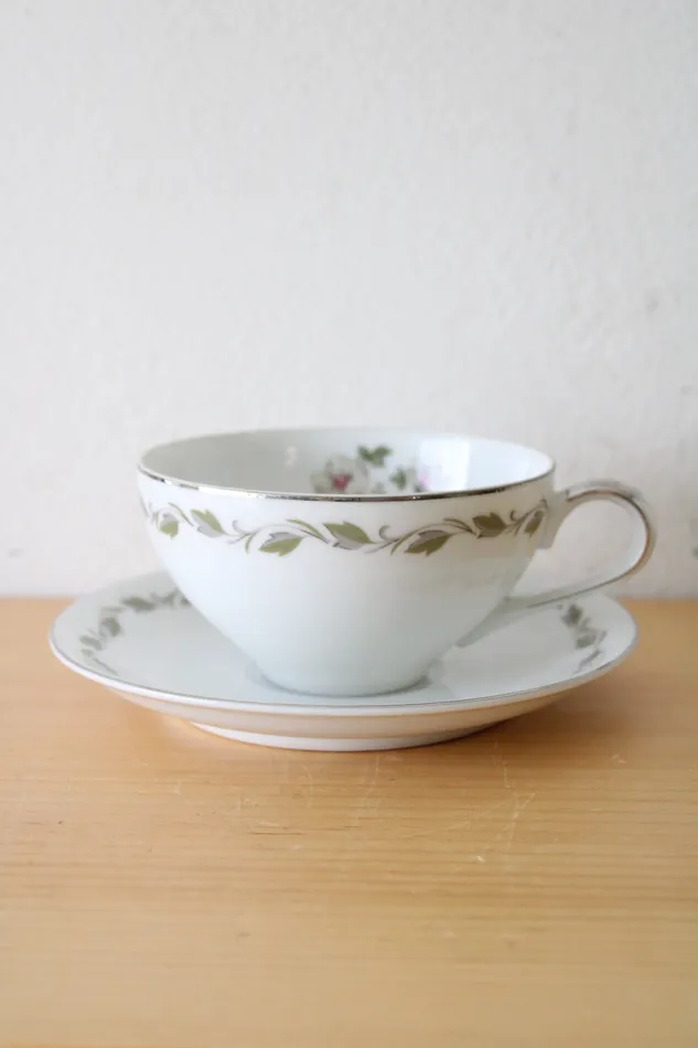 Flair Earrings Flair Fine China Japan Irene 4149 Teacup Saucer