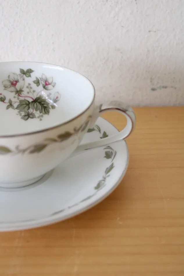 Flair Earrings Flair Fine China Japan Irene 4149 Teacup Saucer