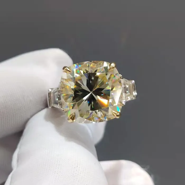 7 Carat Cushion Cut Moissanite Ring KM Color Three Stone Basket Tapered Shank Leyloon Jewelry Rings