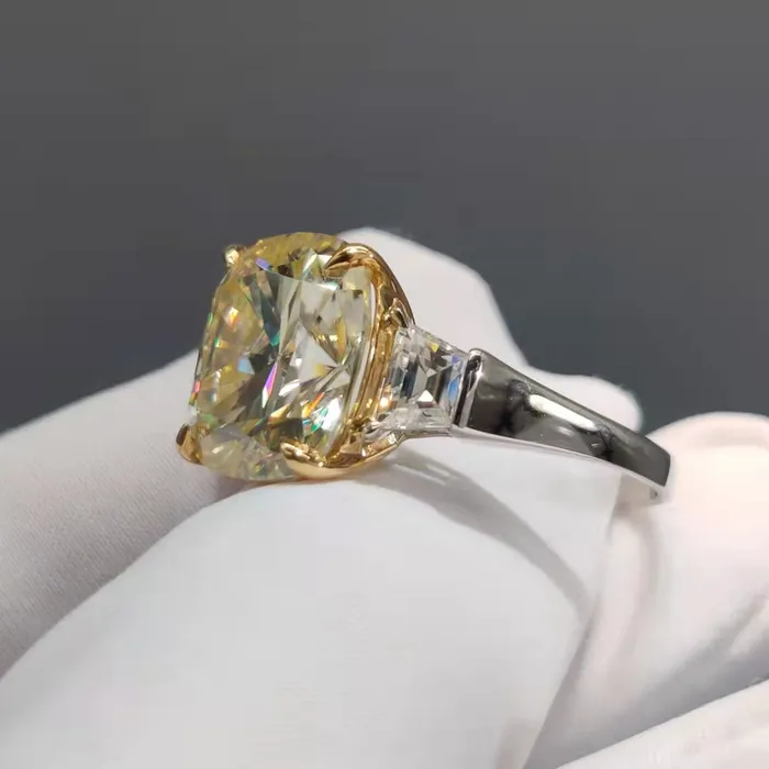 7 Carat Cushion Cut Moissanite Ring KM Color Three Stone Basket Tapered Shank Leyloon Jewelry Rings
