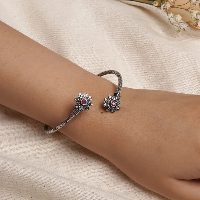 Bracelets Teejh Teejh Saroj Silver Oxidised Floral Bracelet