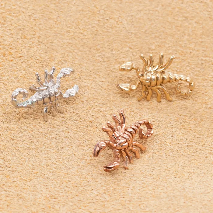 Earrings threadless Scorpion Pin in Gold Tawapa