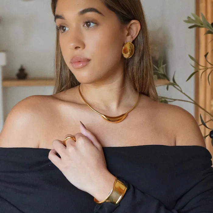 Ellie Vail Necklaces Winslet Curved Pendant Necklace