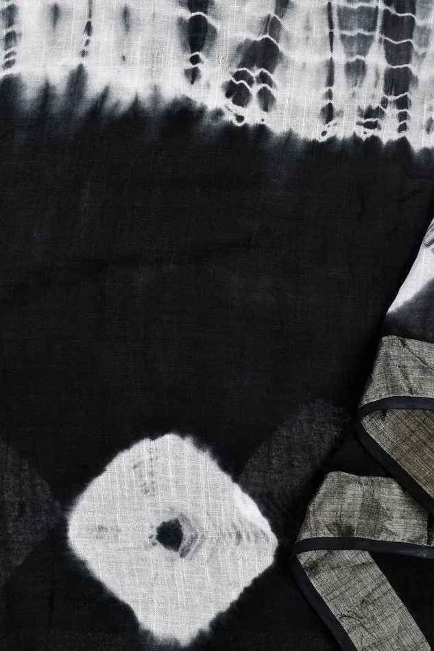 Teejh Necklaces Teejh Midnight Sky Black and White Tie Dye Linen Cotton Saree With Blouse Piece Teejh Necklaces Teejh Midnight Sky Black and White Tie Dye Linen Cotton Saree With Blouse Piece