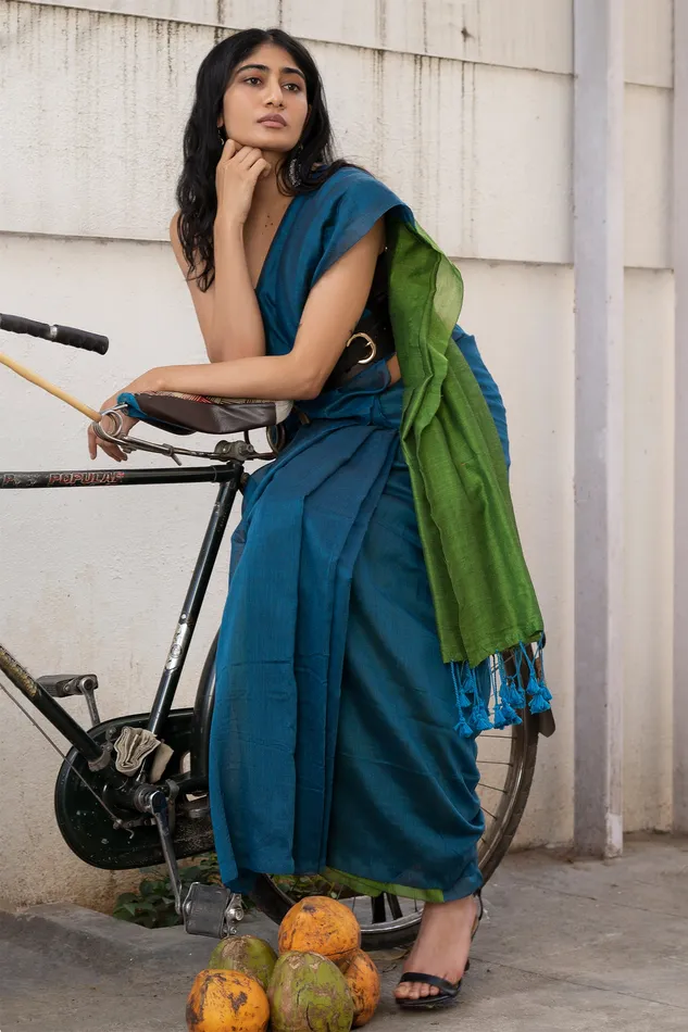 Teejh Teejh Varuni Deep Blue Green Mulmul Saree Rings