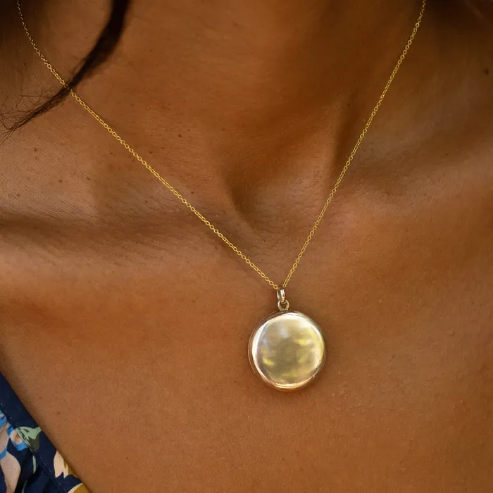 Vintage Necklaces Accordion Folding 9k Gold Round Locket