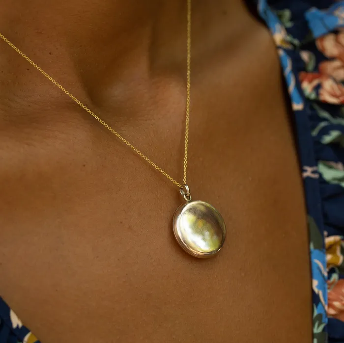Vintage Necklaces Accordion Folding 9k Gold Round Locket