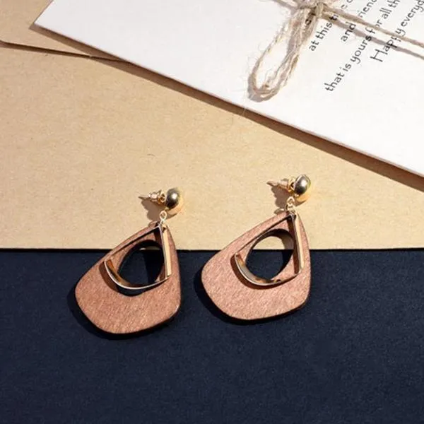 01 E180 Gold Brown Wood Dangle Earrings Earrings