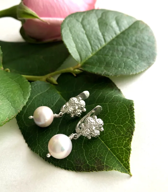 Earrings Estela Pearl Drop Earrings with 4 Rositas AMAMI