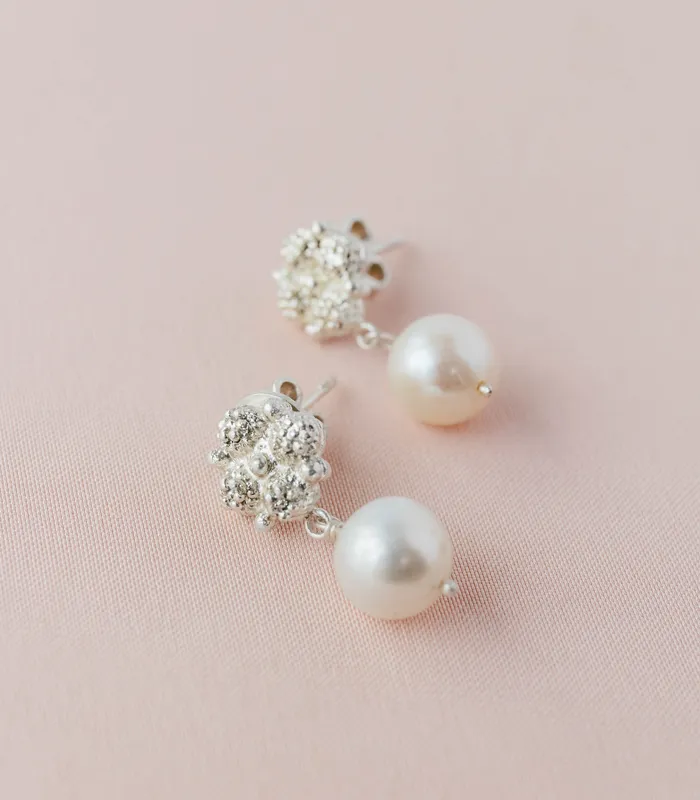 Earrings Estela Pearl Drop Earrings with 4 Rositas AMAMI