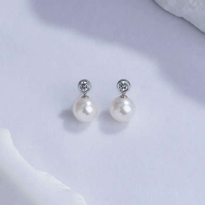 Earrings Pearly Lustre 18k Gold Freshwater Pearl Earrings KE00099