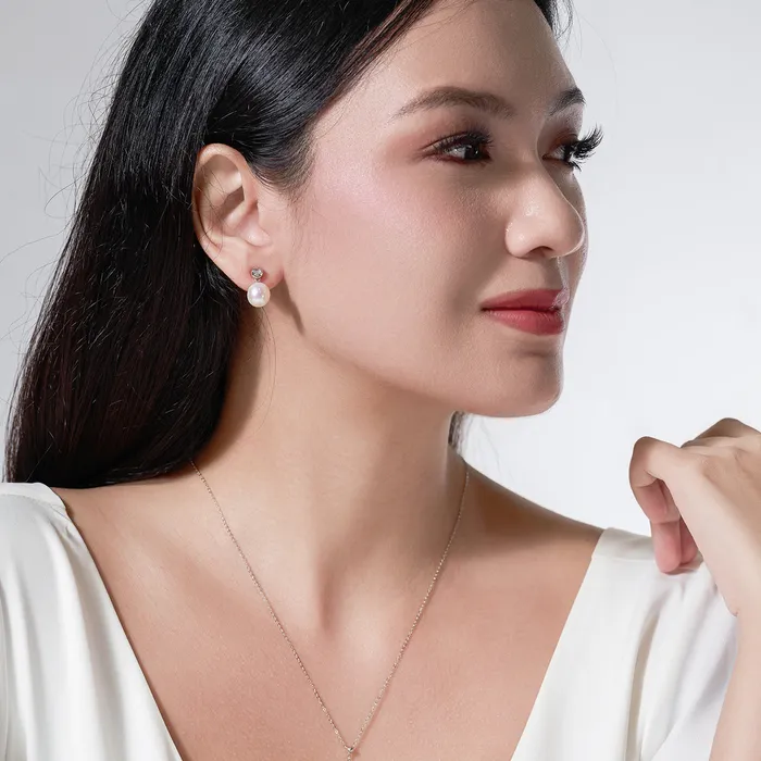 Earrings Pearly Lustre 18k Gold Freshwater Pearl Earrings KE00099