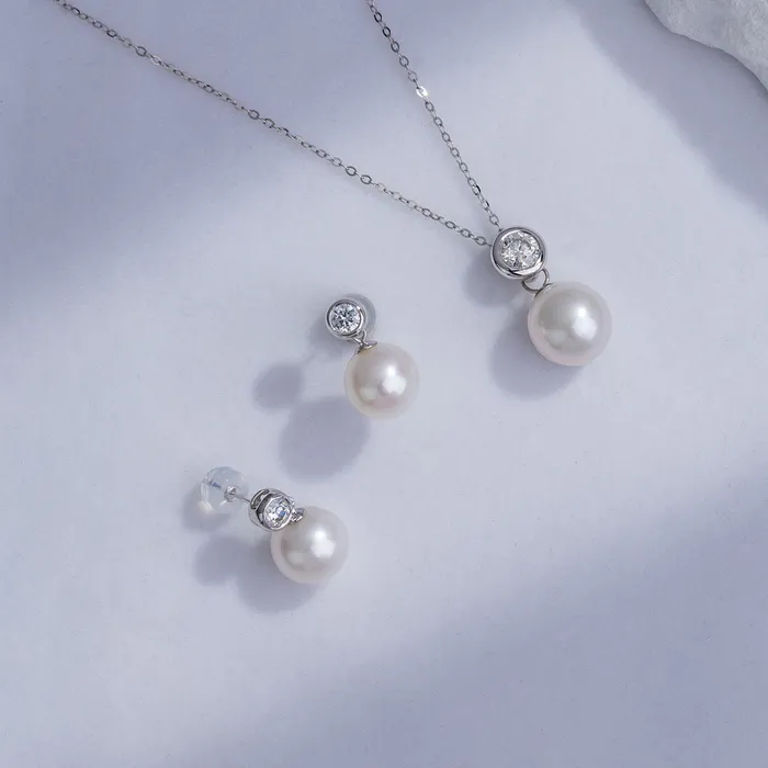 Earrings Pearly Lustre 18k Gold Freshwater Pearl Earrings KE00099