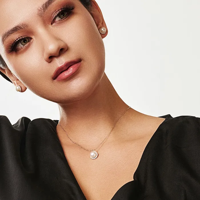 Earrings Pearly Lustre Elegant Freshwater Pearl Earrings WE00091