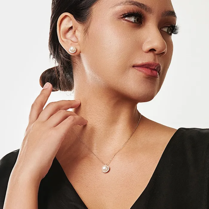 Earrings Pearly Lustre Elegant Freshwater Pearl Earrings WE00091