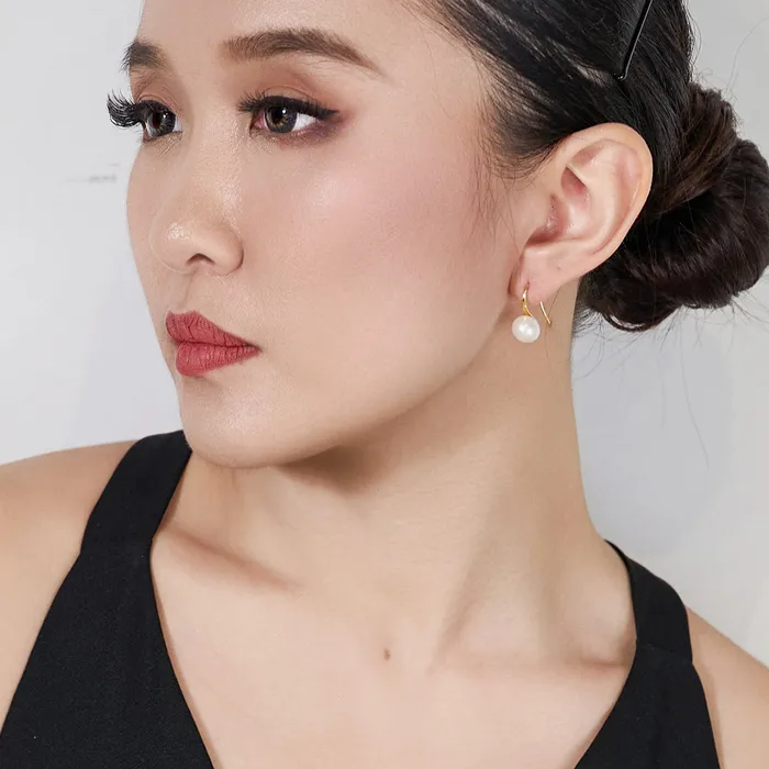 Earrings Pearly Lustre Elegant Freshwater Round Pearl Earrings WE00484