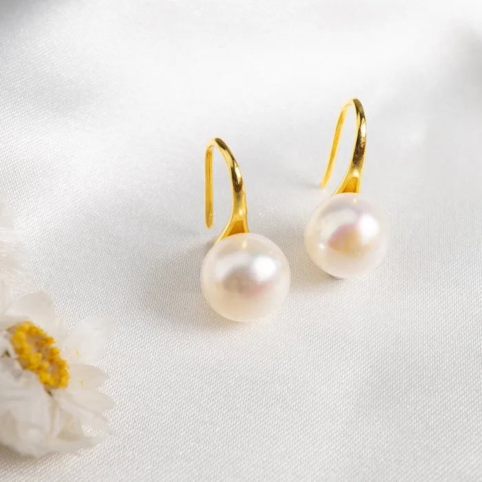 Earrings Pearly Lustre Elegant Freshwater Round Pearl Earrings WE00484