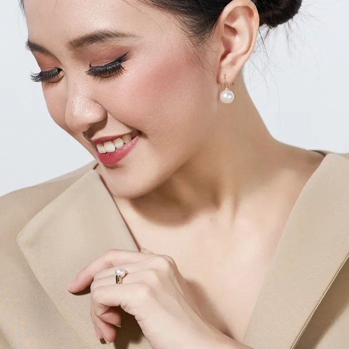 Earrings Pearly Lustre Elegant Freshwater Round Pearl Earrings WE00484