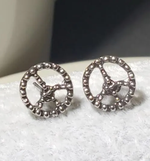 Earrings polly E1559 Silver Textured Peace Sign Earrings