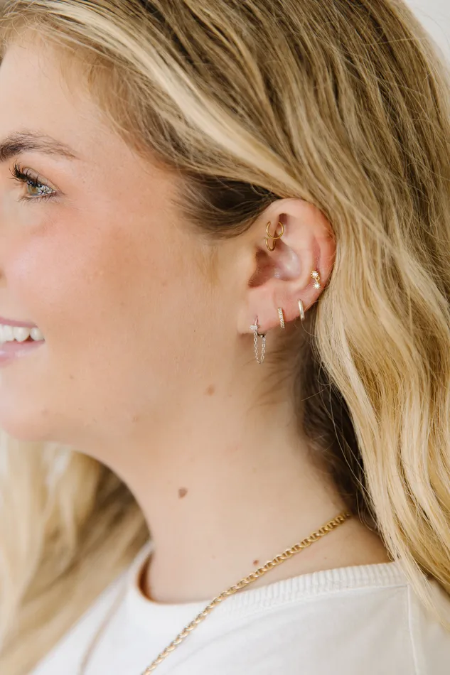 Earrings WANTME Tiny Chains Huggies