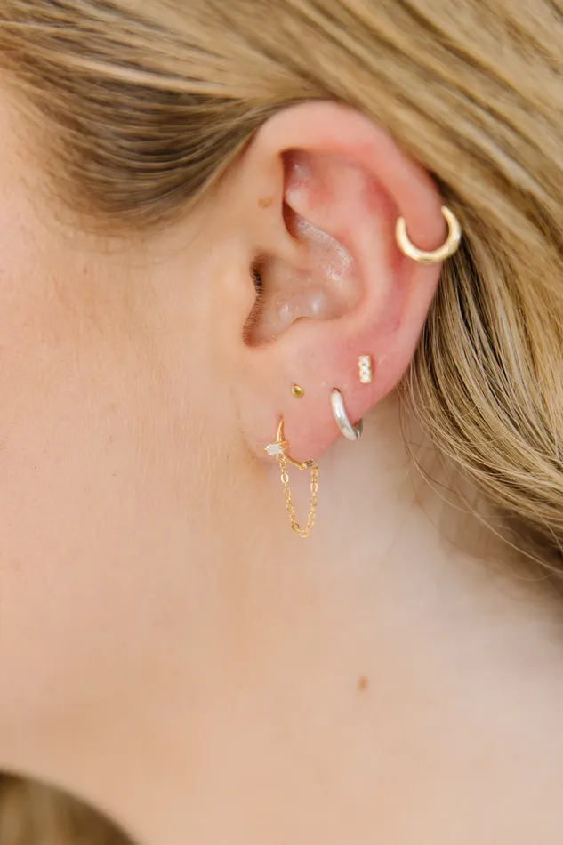 Earrings WANTME Tiny Chains Huggies
