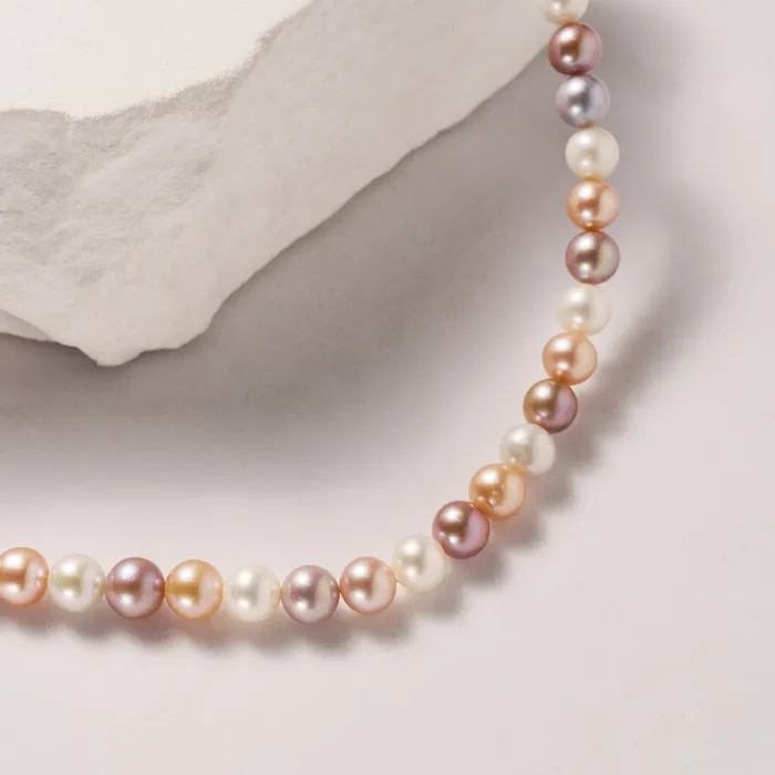 Necklaces Pearly Lustre Elegant Freshwater Pearl Necklace WN00338