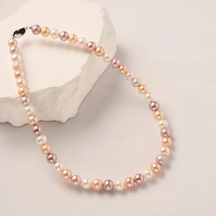 Necklaces Pearly Lustre Elegant Freshwater Pearl Necklace WN00338