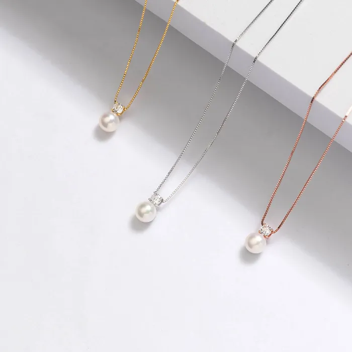 Necklaces Pearly Lustre Top Grade Freshwater Pearl Necklace WN00482