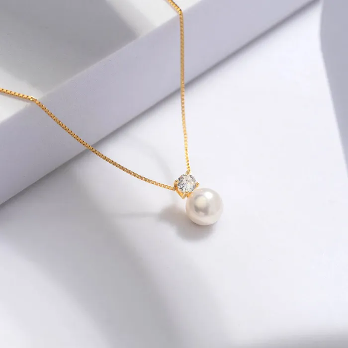 Necklaces Pearly Lustre Top Grade Freshwater Pearl Necklace WN00482