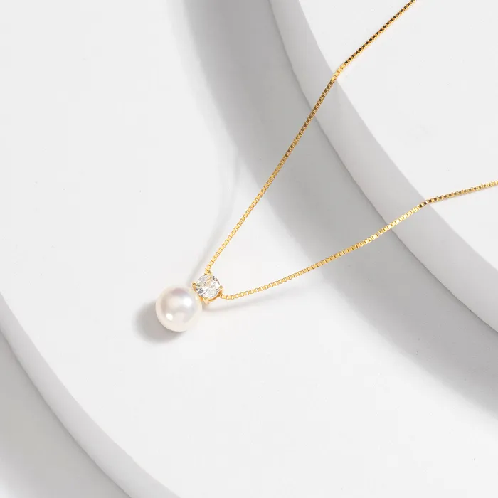 Necklaces Pearly Lustre Top Grade Freshwater Pearl Necklace WN00482