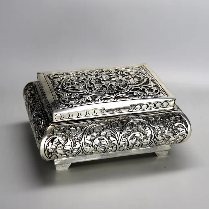 Necklaces TRIBAL ORNAMENTS Vintage antique Naxi design handmade 925 sterling silver dry fruit box candy box jewelry box best brides gift or corporation gift box01