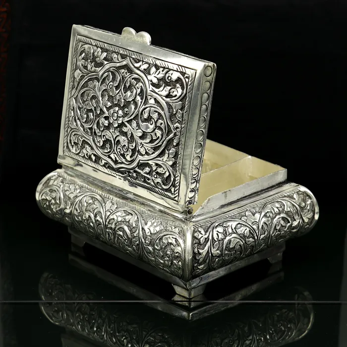 Necklaces TRIBAL ORNAMENTS Vintage antique Naxi design handmade 925 sterling silver dry fruit box candy box jewelry box best brides gift or corporation gift box01