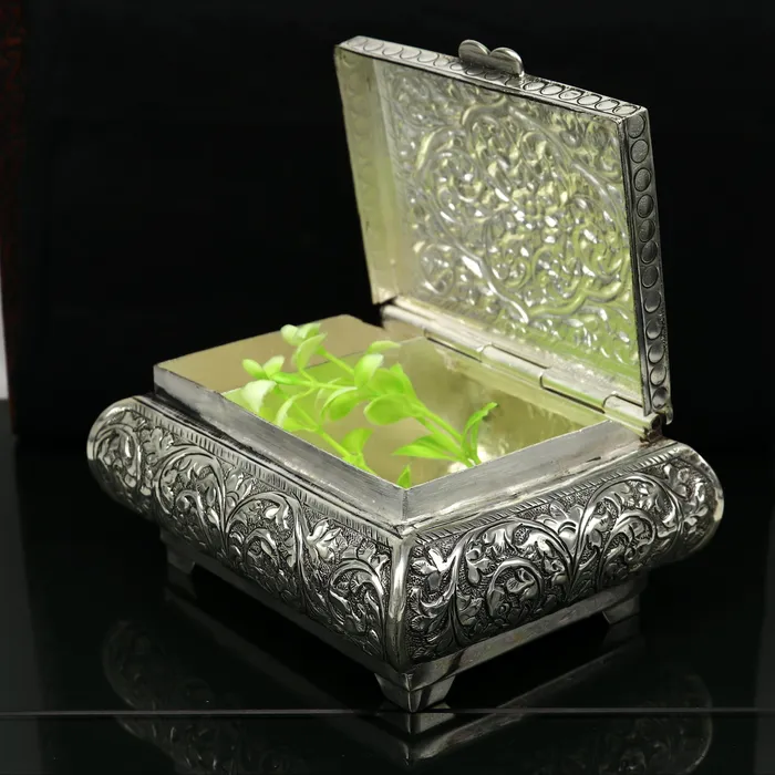 Necklaces TRIBAL ORNAMENTS Vintage antique Naxi design handmade 925 sterling silver dry fruit box candy box jewelry box best brides gift or corporation gift box01