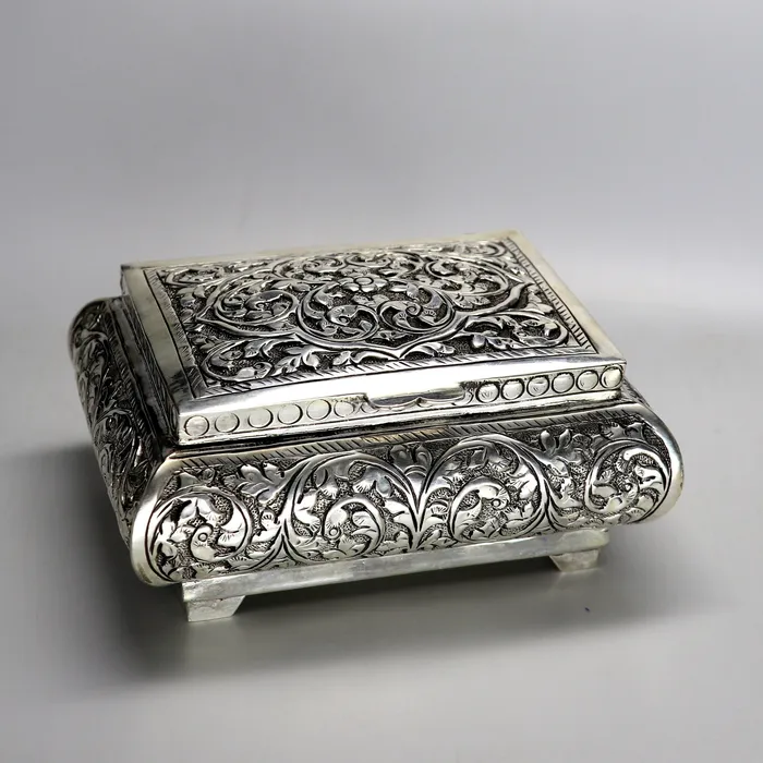Necklaces TRIBAL ORNAMENTS Vintage antique Naxi design handmade 925 sterling silver dry fruit box candy box jewelry box best brides gift or corporation gift box01