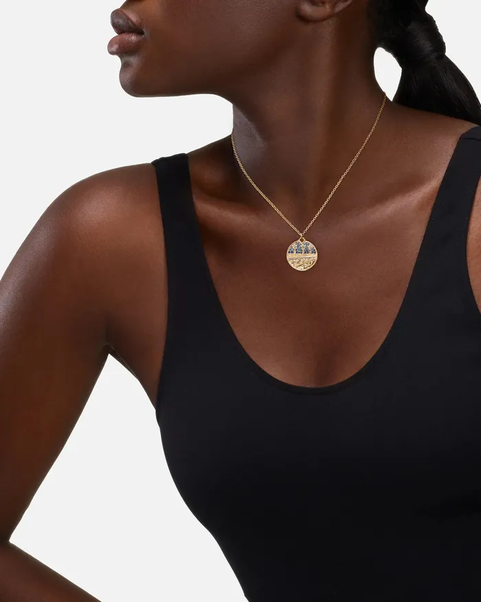 Nouvel Heritage Earrings Pont Alexandre III Medallion in Yellow Gold