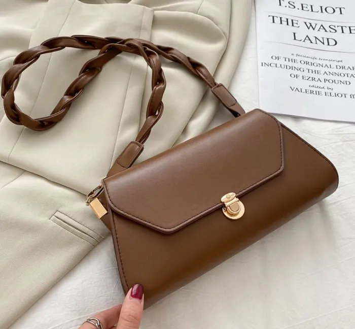 PB111 Brown Twisted Strap Purse polly Earrings
