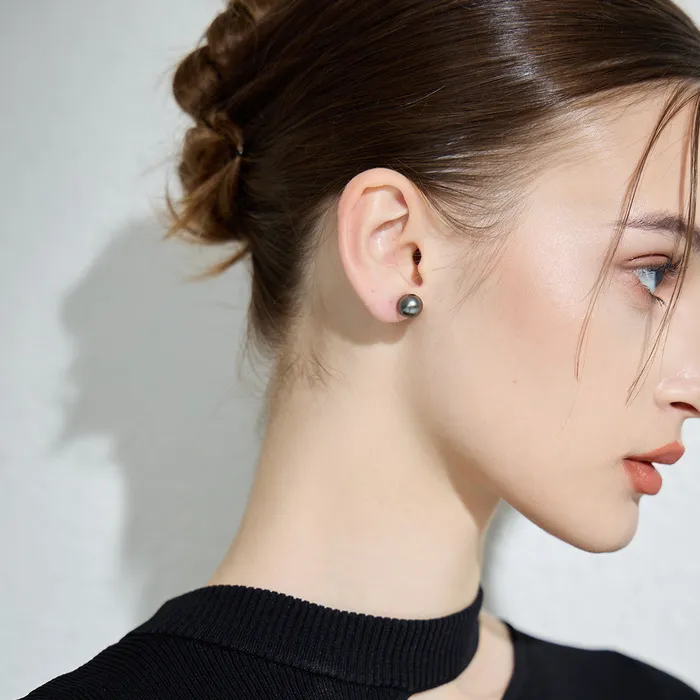 Pearly Lustre Earrings 18K Gold Top Lustre Tahitian Pearl Stud Earrings KE00186