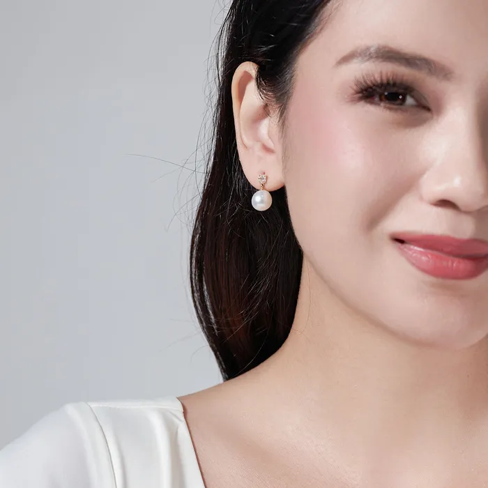 Pearly Lustre Earrings Elegant 18K Solid Gold Freshwater Pearl Earrings KE00244