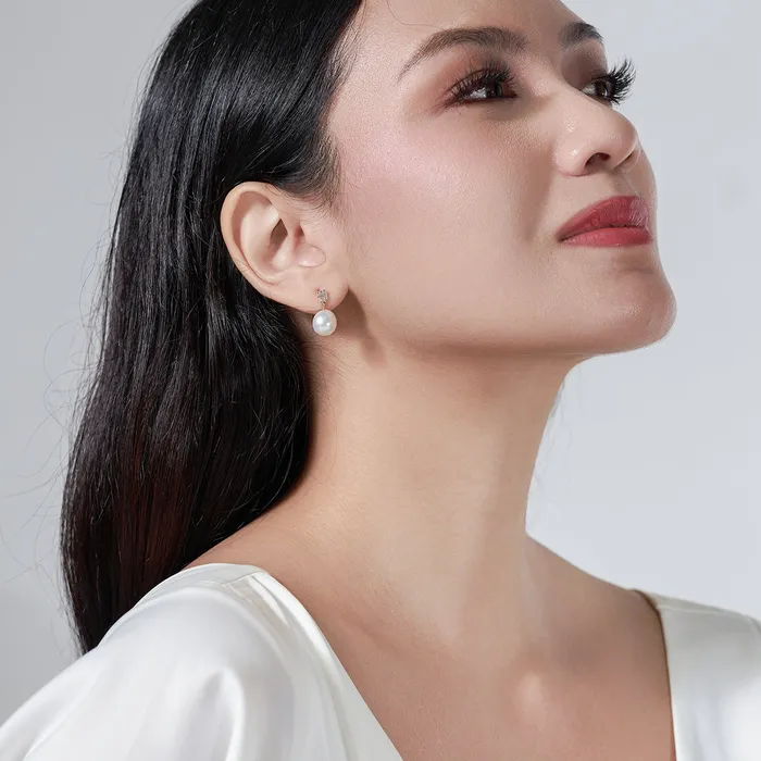 Pearly Lustre Earrings Elegant 18K Solid Gold Freshwater Pearl Earrings KE00244