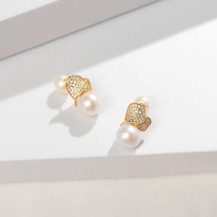 Pearly Lustre Earrings Elegant Freshwater Pearl Earrings WE00518 GARDENS