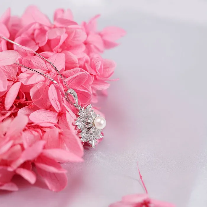 Pearly Lustre Necklaces Ocean Star Freshwater Pearl Spinning Necklace WN00085