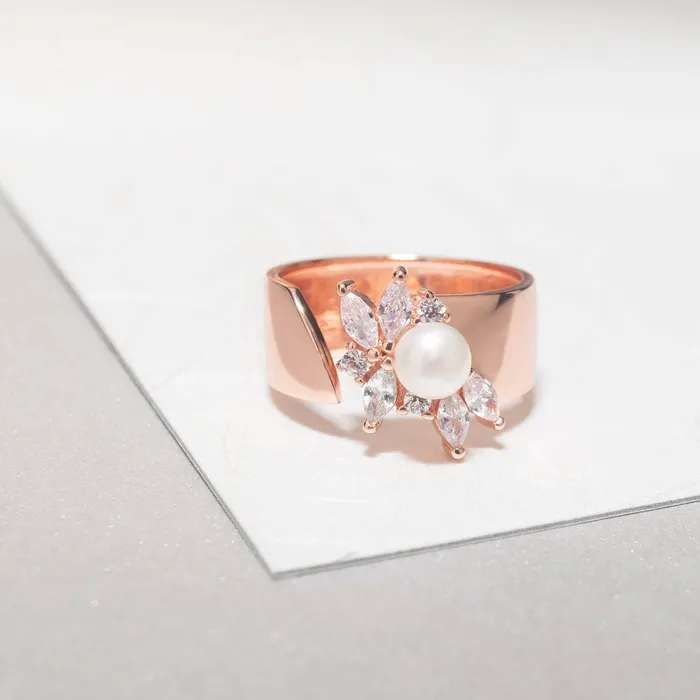 Rings Pearly Lustre Elegant Freshwater Pearl Ring WR00079