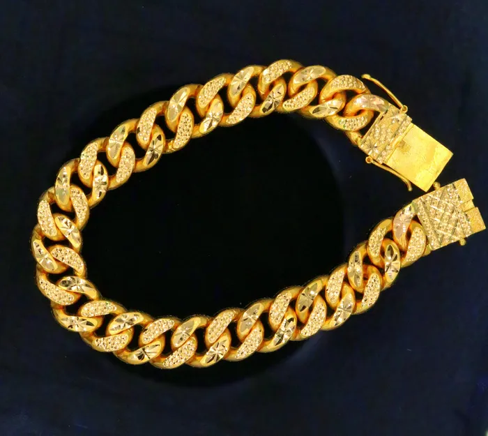 TRIBAL ORNAMENTS Bracelets 22k yellow gold solid link chain bracelet with fabulous diamond cut design unique locking system mens heavy bracelet gifting jewelry TRIBAL ORNAMENTS Bracelets 22k yellow gold solid link chain bracelet with fabulous diamond cut design unique locking system mens heavy bracelet gifting jewelry