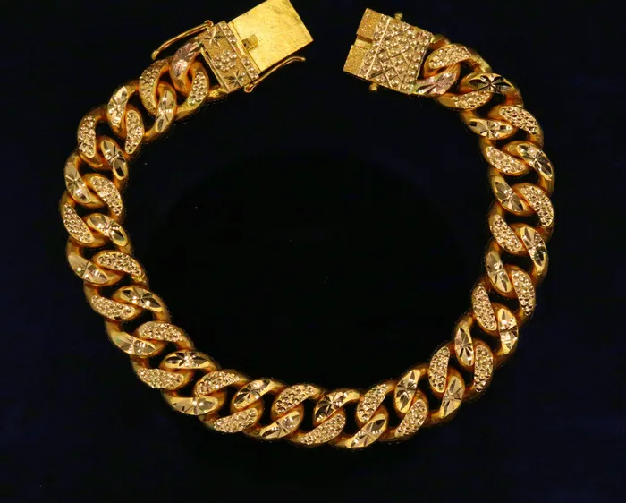 TRIBAL ORNAMENTS Bracelets 22k yellow gold solid link chain bracelet with fabulous diamond cut design unique locking system mens heavy bracelet gifting jewelry TRIBAL ORNAMENTS Bracelets 22k yellow gold solid link chain bracelet with fabulous diamond cut design unique locking system mens heavy bracelet gifting jewelry