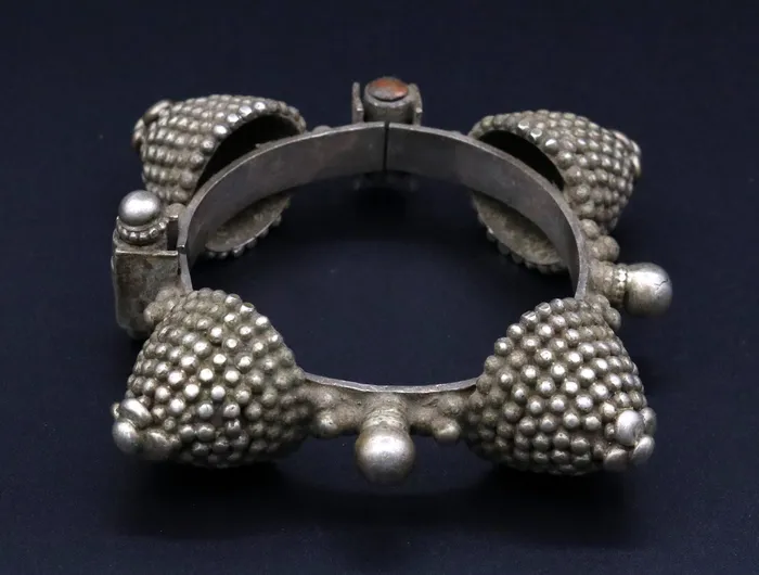 TRIBAL ORNAMENTS Bracelets indian tribal Traditional design vintage solid silver handmade cuff bracelet womens tribal ethnic jewelry cb01 TRIBAL ORNAMENTS Bracelets indian tribal Traditional design vintage solid silver handmade cuff bracelet womens tribal ethnic jewelry cb01