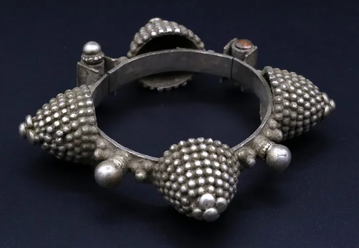 TRIBAL ORNAMENTS Bracelets indian tribal Traditional design vintage solid silver handmade cuff bracelet womens tribal ethnic jewelry cb01 TRIBAL ORNAMENTS Bracelets indian tribal Traditional design vintage solid silver handmade cuff bracelet womens tribal ethnic jewelry cb01