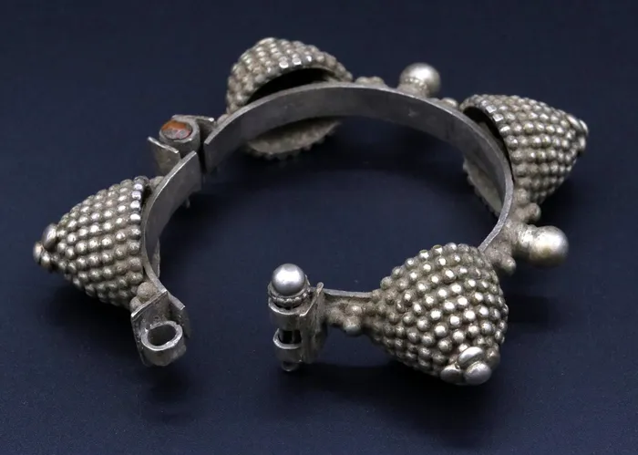 TRIBAL ORNAMENTS Bracelets indian tribal Traditional design vintage solid silver handmade cuff bracelet womens tribal ethnic jewelry cb01 TRIBAL ORNAMENTS Bracelets indian tribal Traditional design vintage solid silver handmade cuff bracelet womens tribal ethnic jewelry cb01